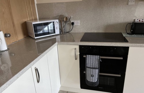Trearddur Bay Apartment | Modern apartment with sea views free WIFI