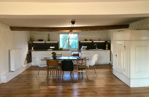 Frielendorf Apartment | Modern apartment in historic farmhouse