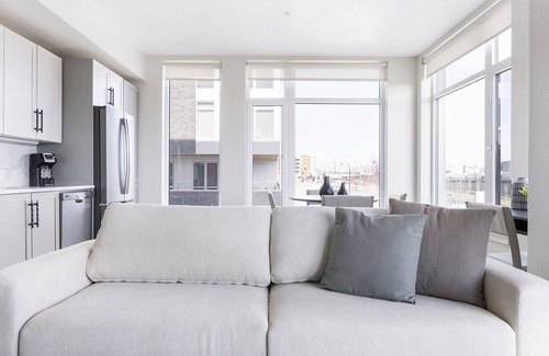 Downtown Vancouver Apartment | Modern Apartment in Prime Location (ID8566X33)
