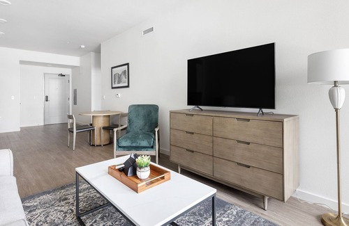 Downtown Vancouver Apartment | Modern Apartment in Prime Location (ID9717X89)