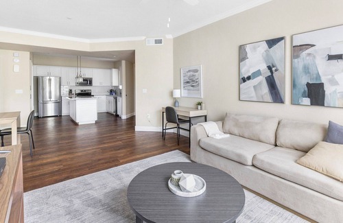 Mesa Apartment | Modern Apartment in Prime Location (ID1249X749)