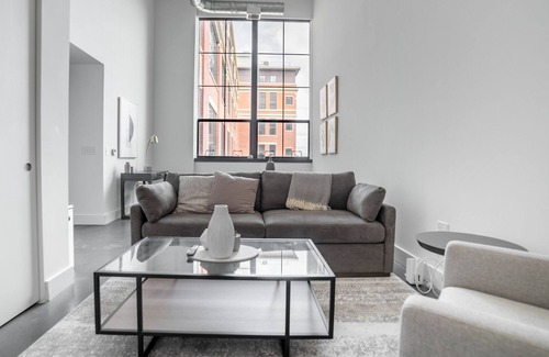 Ampere Apartment | Modern Apartment in Prime Location (ID9610X26)
