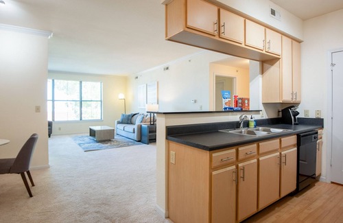 Creve Coeur Apartment | Modern Apartment in Prime Location (ID8230)