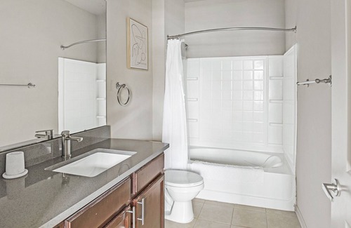 Huntsville Apartment | Modern Apartment in Prime Location (ID4361X09)