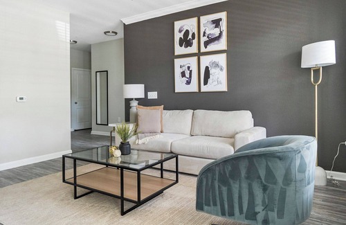 Raleigh Apartment | Modern Apartment in Prime Location (ID1015X187)