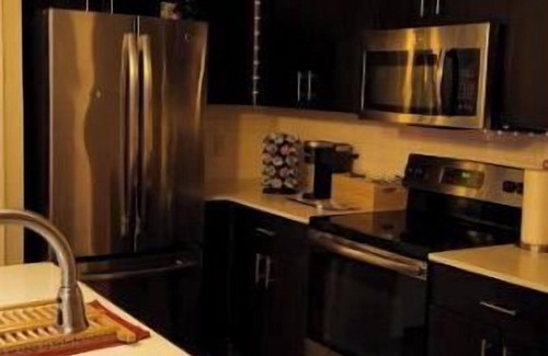 Hunter's Chase Apartment | Modern Apartment N. Austin w/adjustable bed! :D