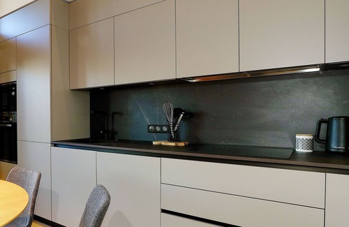 Le Praz Apartment | Modern Apartment Near Slopes with Parking in Courchevel Le Praz
