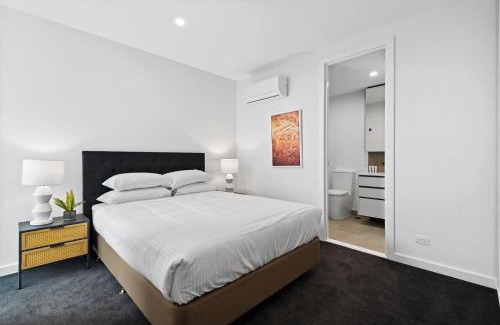 Heidelberg Apartment | Modern Apartment on Burgundy precinct & Parklands
