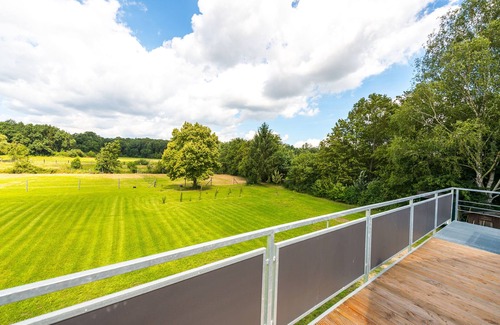 Gundernhausen Apartment | Modern apartment on the edge of the forest