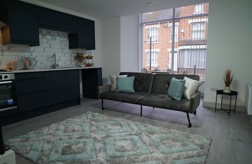 Desborough Apartment | Modern Apartment Sleeps up to 5