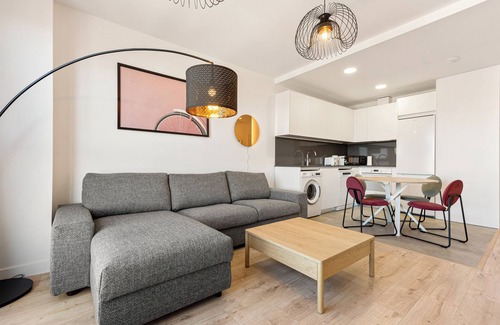 Ciudad Jardin Apartment | Modern Apartment w/Pool & Gym in Málaga