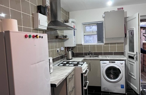 Chorlton-cum-Hardy Apartment | Modern apartment, walking distance to many places, private parking
