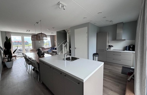 Kampen House | Modern apartment with 5 bedrooms and 3 bathrooms