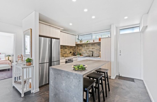 Cairns North Apartment | Modern Apartment with Esplanade Views Near the Hospital