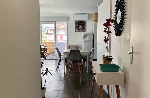 Itxassou Apartment | Modern Apartment with Balcony, Parking, and Internet in Itxassou