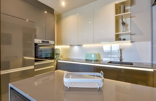 Calpe Apartment | Modern apartment with large, 40 sqm terrace 1st line, with fiber optic connection