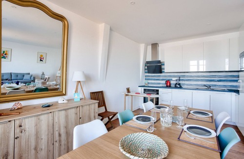 Saint-Igneuc Apartment | Modern apartment with sea view, for 4