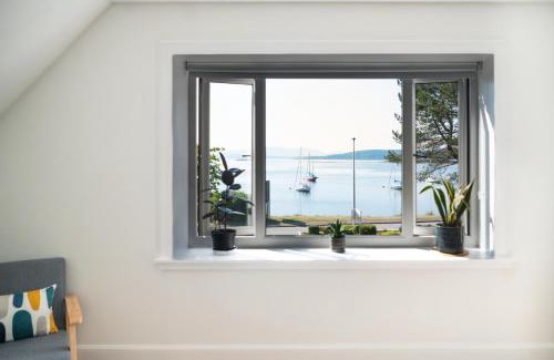 Connel Apartment | Modern apartment with stunning sea views near Oban