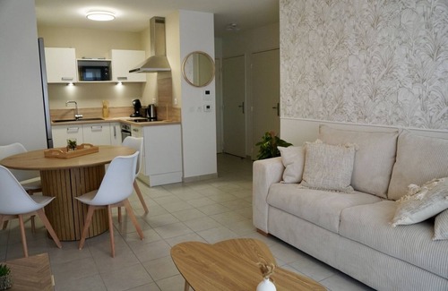 Saint-Priest Apartment | Modern Appartement Pour 4pers Near Aeroport, Eurexpo and Lyon- Terrasse-parking