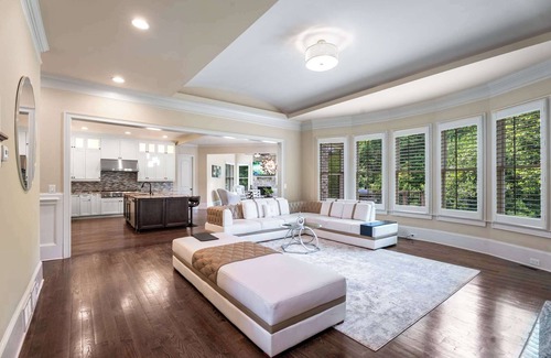 Sandy Springs House | Modern Atlanta Luxury – 5BR/5.5BA with Gourmet Chef’s Kitchen & Grand Interiors