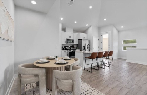 University Hills and Windsor Park House | Modern Austin Townhouse with Balcony, Comfy Beds & Reserved Parking