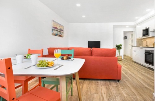 Porta Apartment | Modern Barcelona apartment next to the Metro