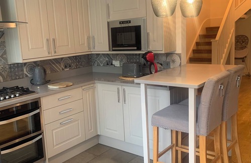 Hatfield Broad Oak House | MODERN BARN - SLEEPS 6 - 12 MINS TO STANSTED AIRPORT- PICTURESQUE VILLAGE