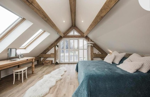 Wrotham House | Modern barn style house in Kent countryside