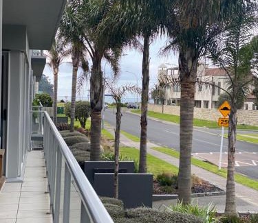 Mount Maunganui Apartment | Modern Beach Apartment with Pool & Location