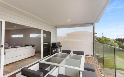 McCracken House | Modern Beachhouse, sea views