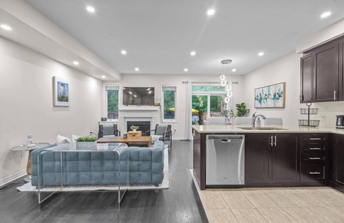 Lakeview House | Modern Beautiful Home w/Private Patio and Balcony