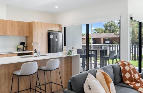 Capalaba House | Modern Brand New House near Mall Park with 2Parking