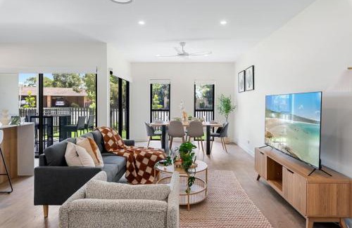 Capalaba House | Modern Brand New House near Mall Park with 2Parking
