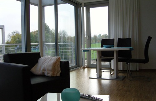 Ronnau Apartment | Modern, bright 2 room apartment with wifi