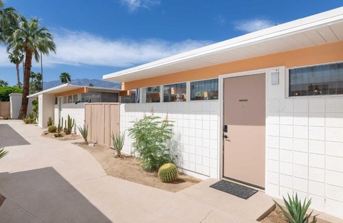 Twin Palms Apartment | Modern Bungalow in Historic Ocotillo Lodge!