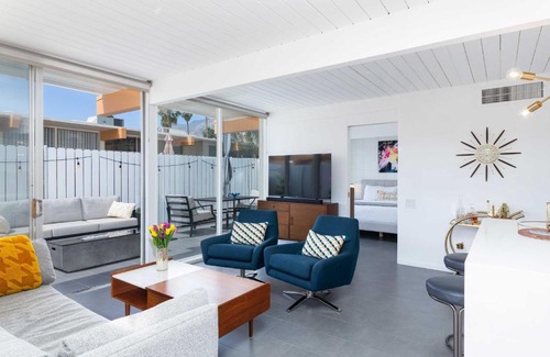 Twin Palms Apartment | Modern Bungalow in Historic Ocotillo Lodge!
