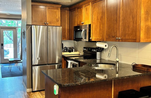 Cougar Creek Ski Chalet | Modern Cabin with Swimming Pool Canmore/Banff