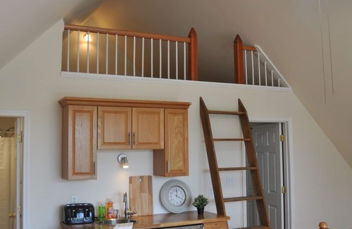 Knoxville Apartment | Modern Chalet near Historic Harpers Ferry!