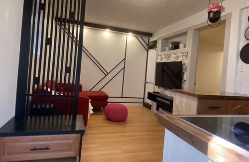 Steveston House | Modern Cheerful 1 Bed+1 Bath+Kitchen-Close to YVR/WIFI/PK