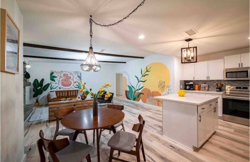 Westbury House | Modern Chic Living 4BRs Home - Prime Location