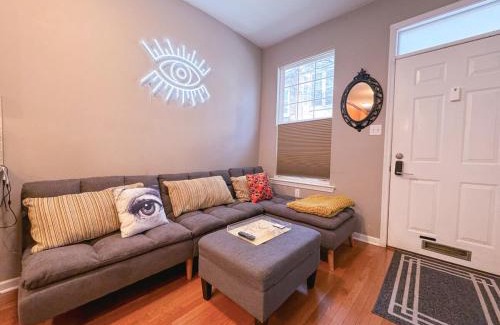 Graduate Hospital Apartment | Modern-Chic Living in the Heart of Center City