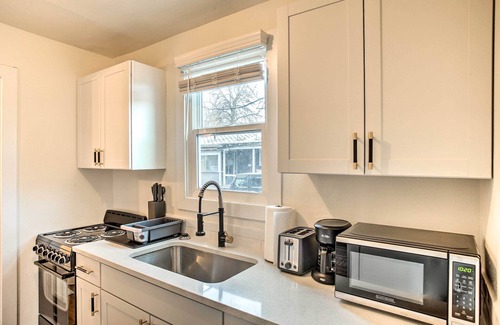 West Central Apartment | Modern-Chic Studio ~ 1 Mile to Dtwn Spokane!