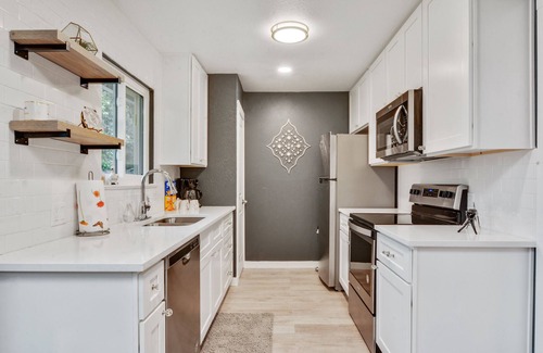 Austin House | Modern. CLEAN. 5mi 2 Airpt&Dwtn. Great for family, friends & business.