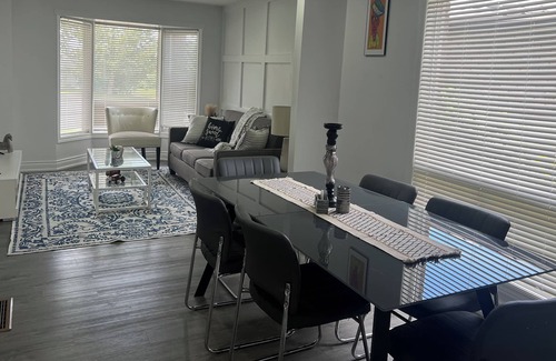Barrie House | Modern,clean two floor house