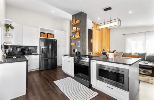 Arvada House | Modern Close to Denver 4bdr Home-Great for groups