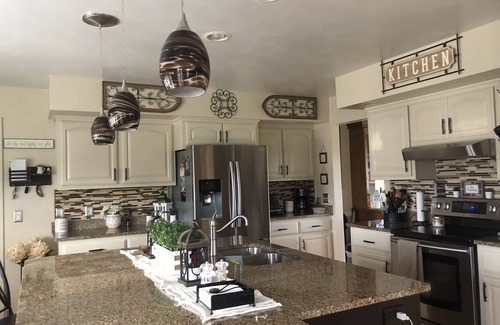 Town of Augusta House | Modern Colonial house on Golf Course with a hot tub