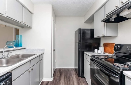 Medical Center District Apartment | Modern Comfort: 1 BR/Medical Center/Resort Style