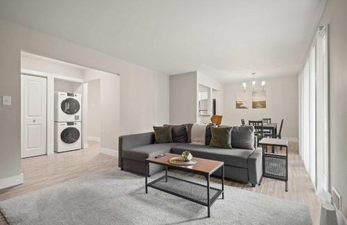 Rochester Apartment | Modern Comfort in Rochester Perfect Getaway