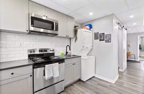 Walkerville Apartment | Modern Comfort in Walkerville | 2BR + WiFi + Parking