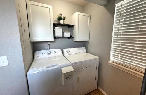 Indian Point Apartment | Modern Comfort: Updated Cozy Condo in Indian Point